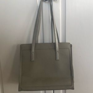 Structured grey tote in vegan leather 🌱